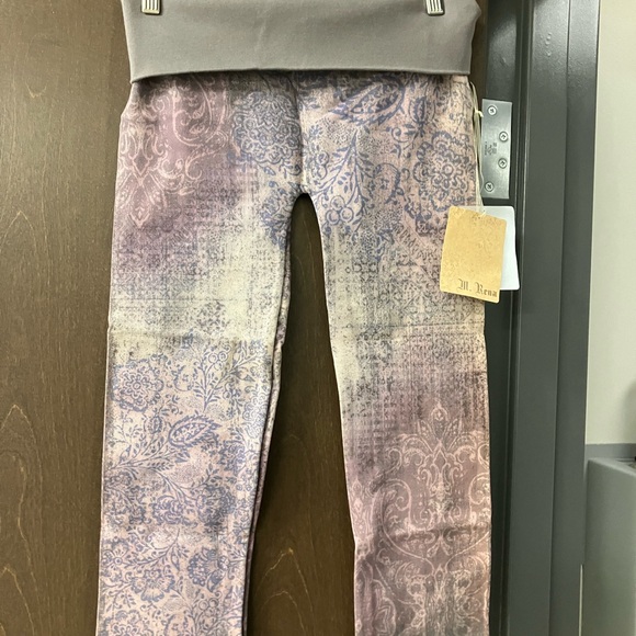 M. Rena low waisted floral leggings - Picture 2 of 5